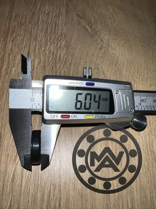 6mm width measurement of 10x22x6mm TC oil seal