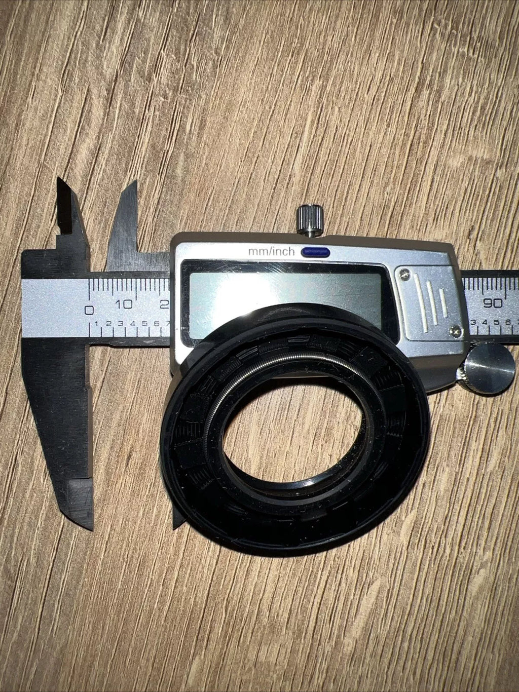 TC Oil Seal 30x52x10mm Double Lip with Spring | NBR Rotary Shaft / Dust Seal