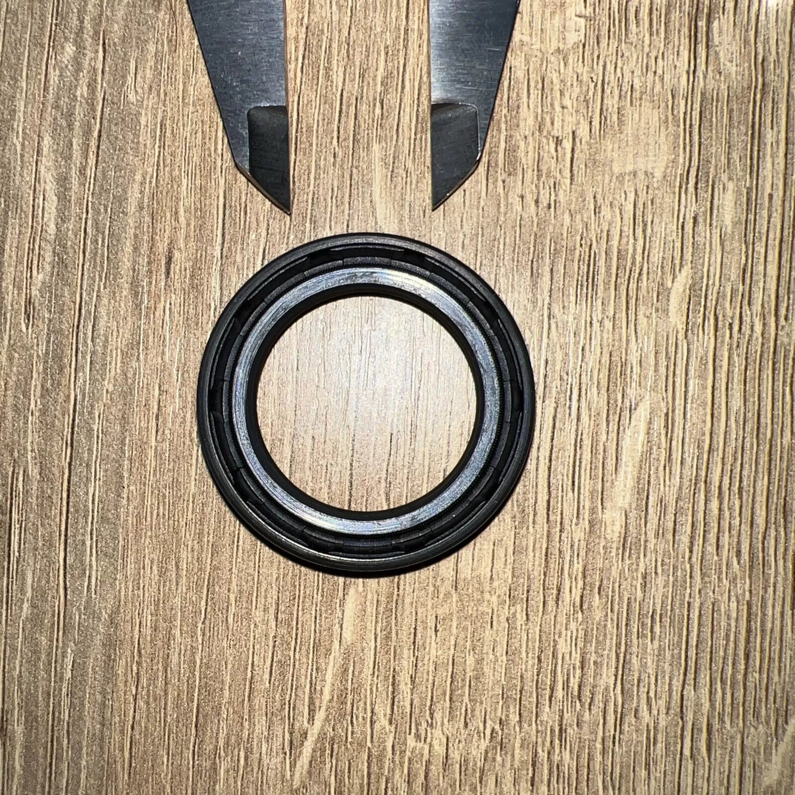 TC Oil Seal 28x40x8mm Double Lip with Spring | NBR Rotary Shaft Seal