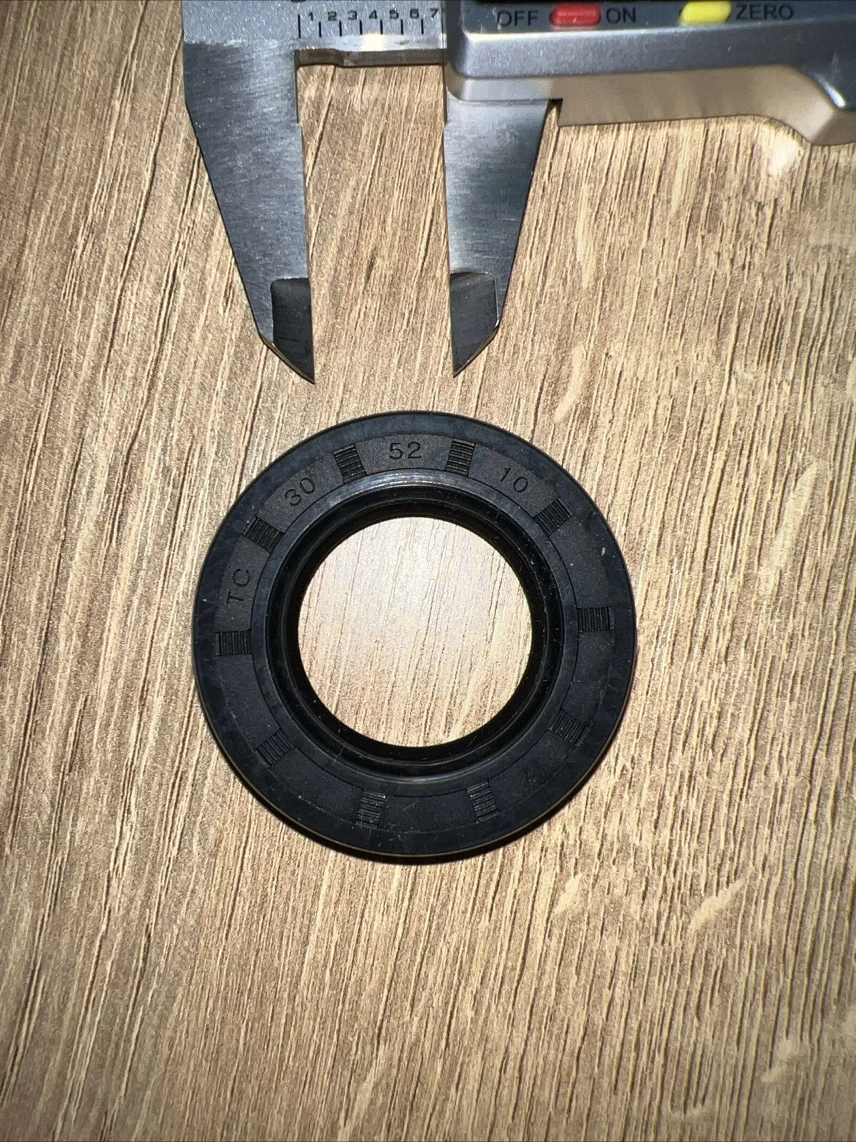 TC Oil Seal 30x52x10mm Double Lip with Spring | NBR Rotary Shaft / Dust Seal