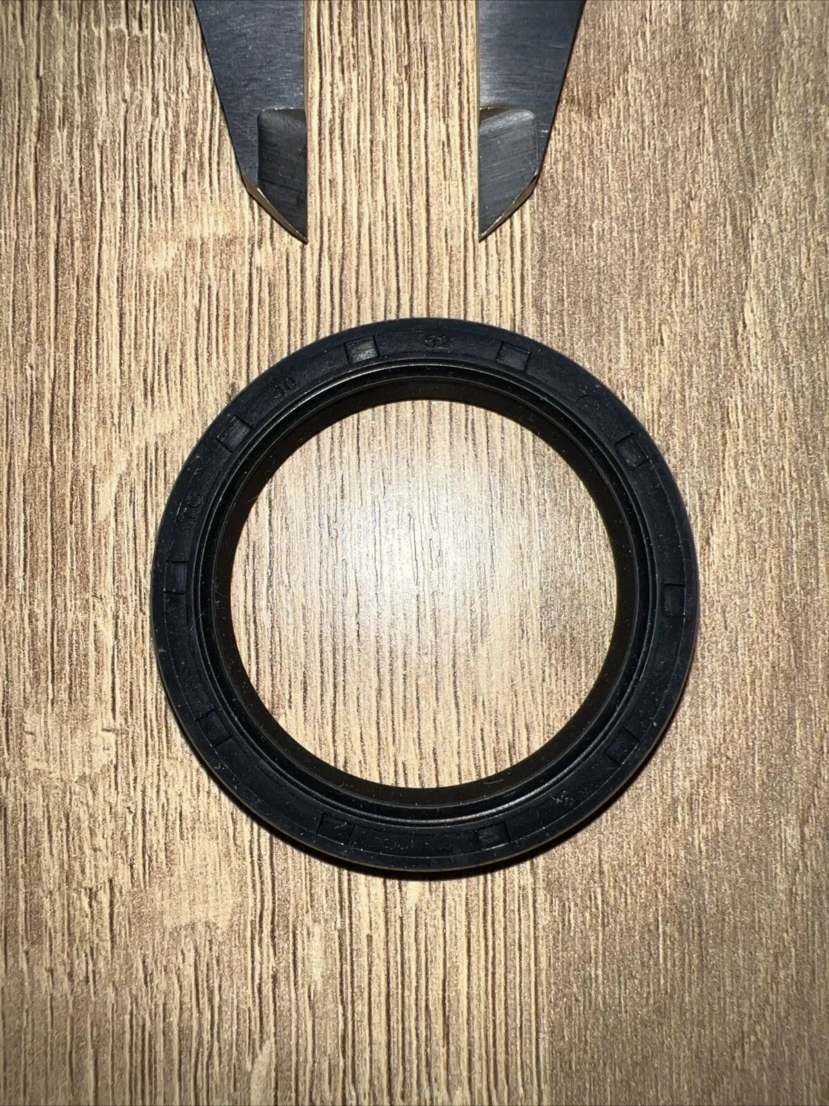 TC Oil Seal 40x52x7mm Double Lip with Spring | NBR Rotary Shaft / Dust Seal