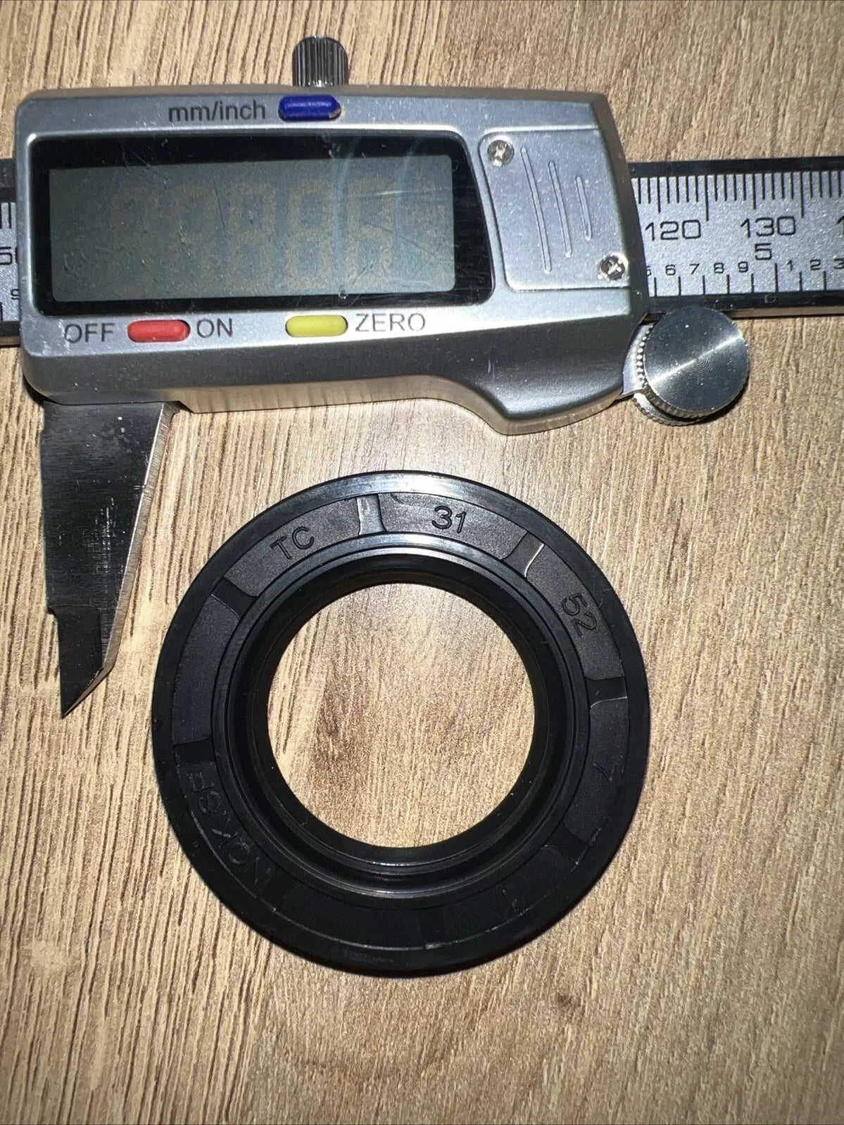 TC Oil Seal 31x52x7mm Double Lip with Spring | NBR Rotary Shaft / Dust Seal