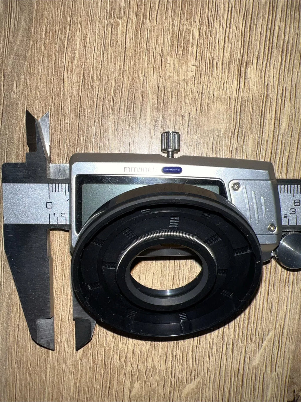 TC Oil Seal 22x52x7mm Double Lip with Spring | NBR Rotary Shaft / Dust Seal