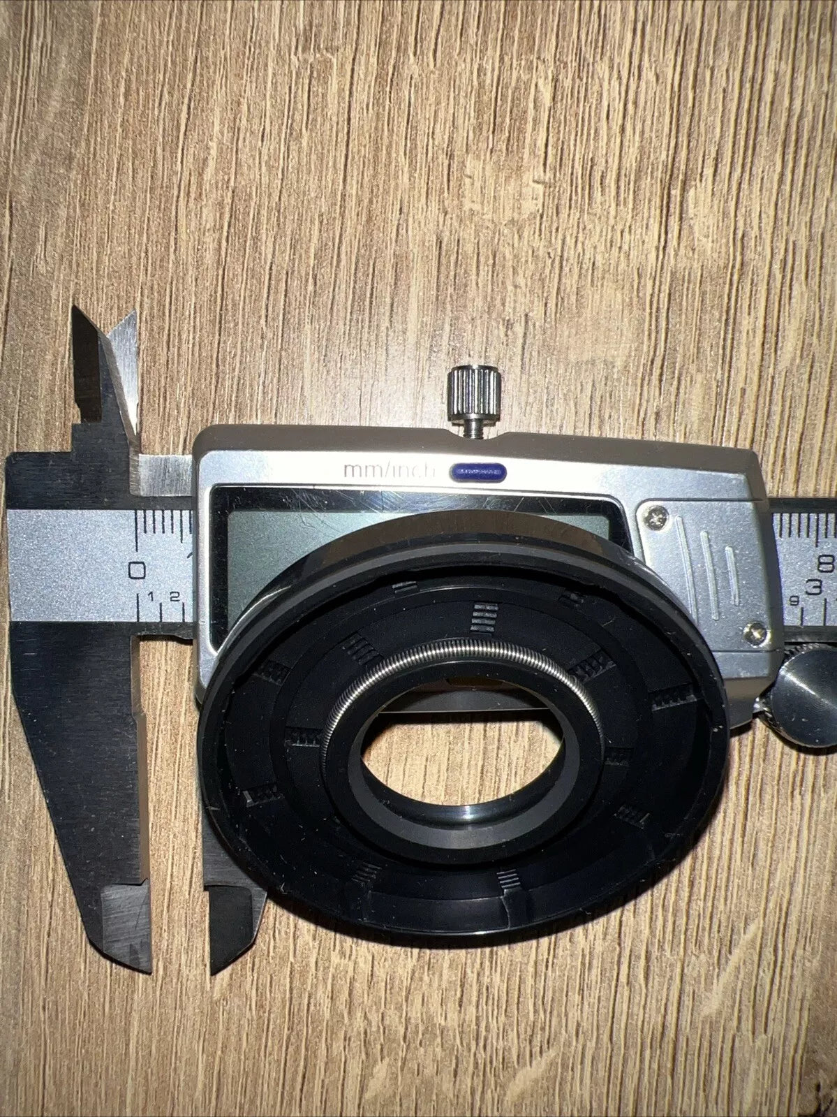 TC Oil Seal 22x52x7mm Double Lip with Spring | NBR Rotary Shaft / Dust Seal