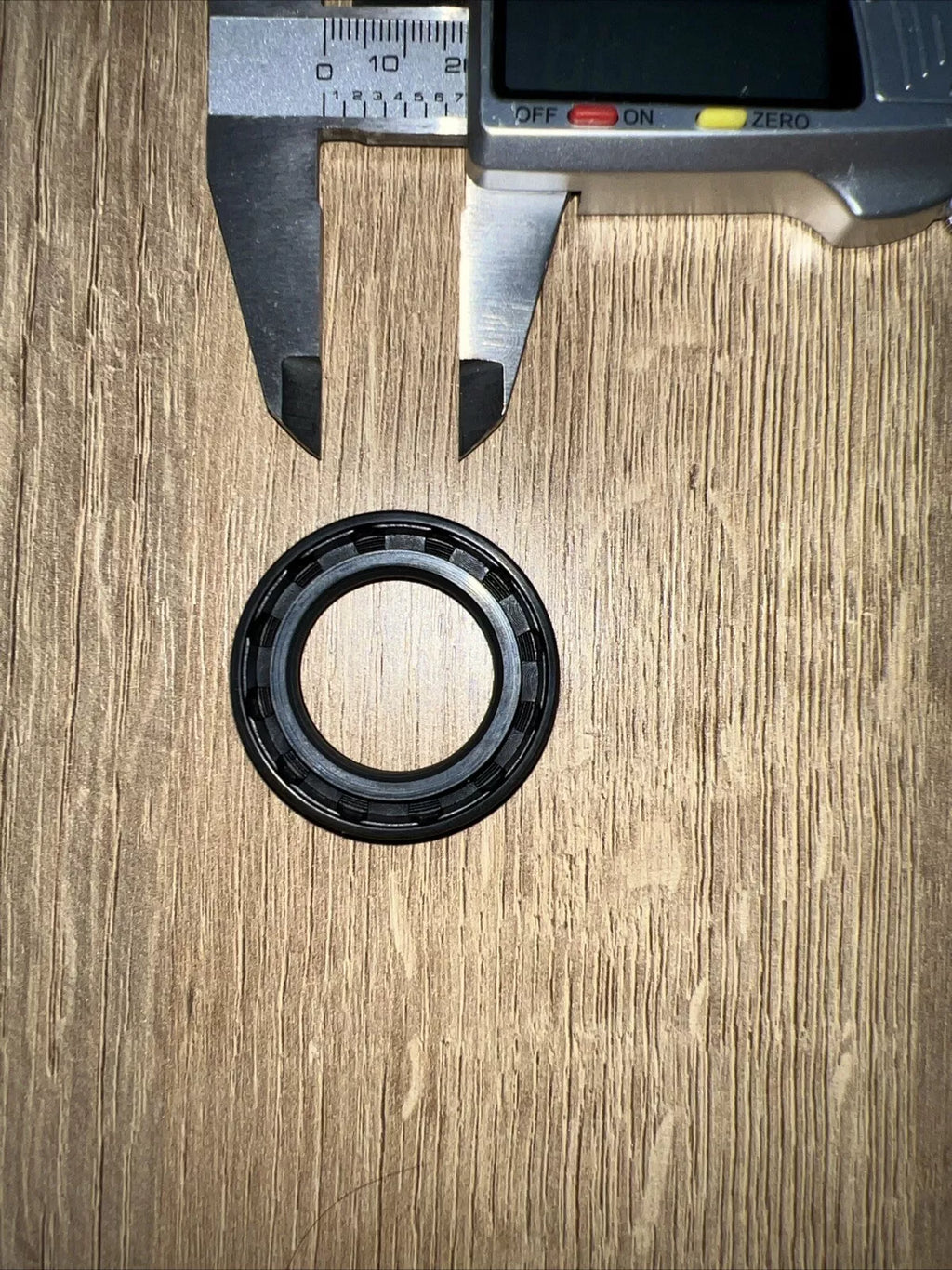 TC Oil Seal 25x40x8mm Double Lip with Spring | NBR Rotary Shaft Seal