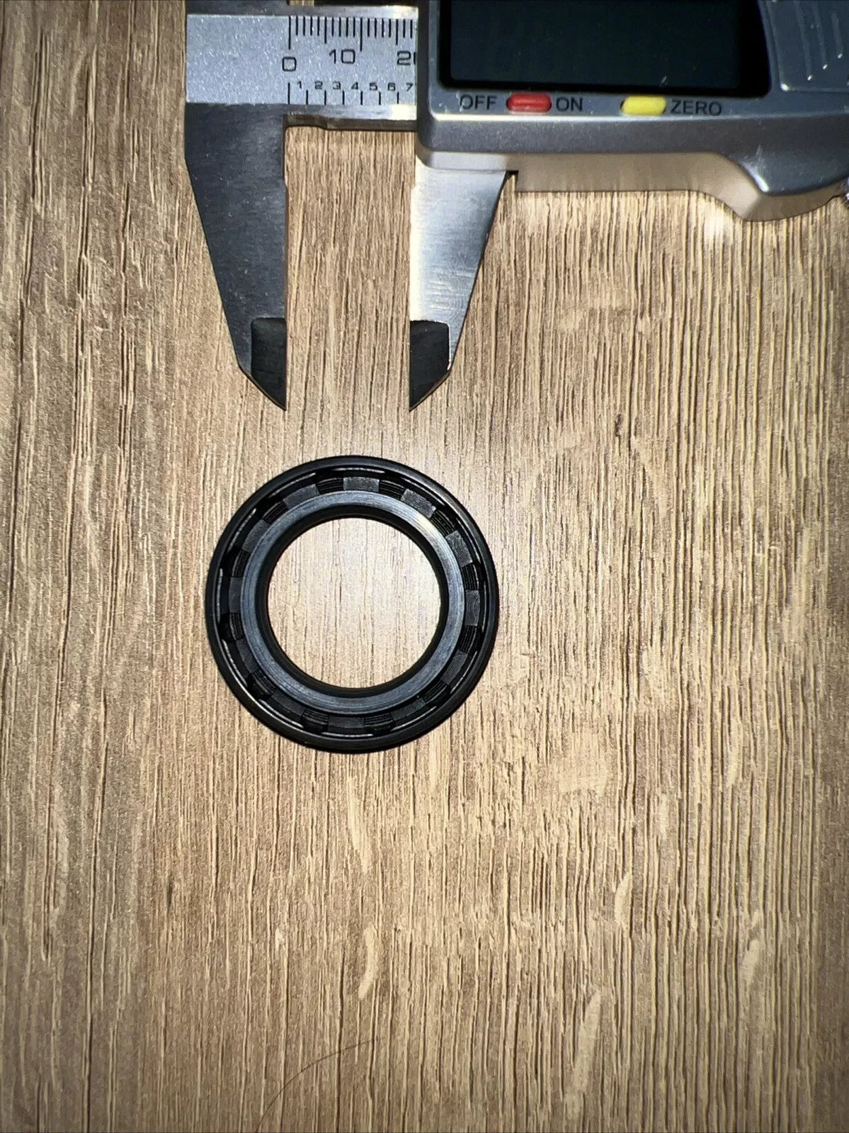 TC Oil Seal 25x40x8mm Double Lip with Spring | NBR Rotary Shaft Seal