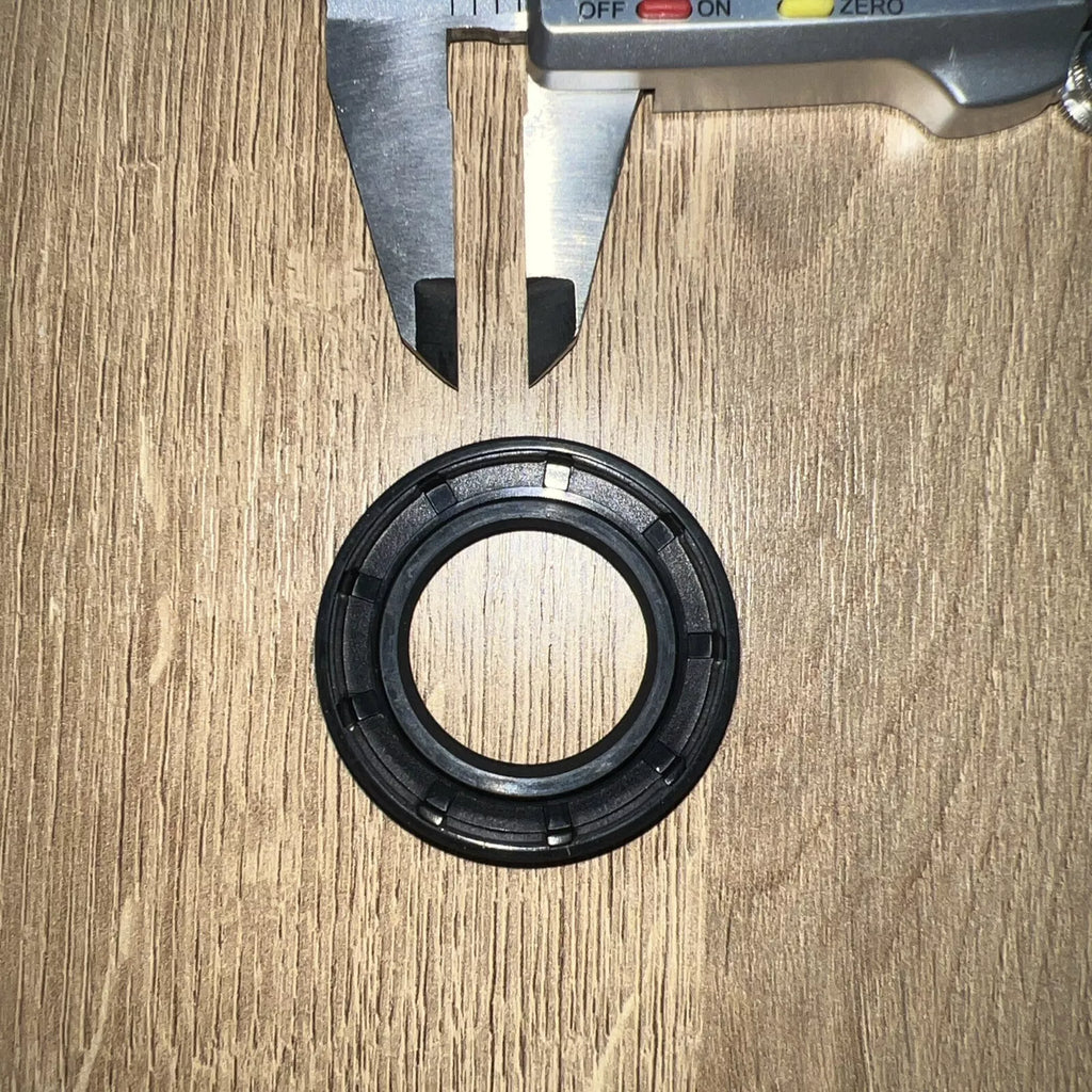 TC Oil Seal 28x47x8mm Double Lip with Spring | NBR Rotary Shaft Seal