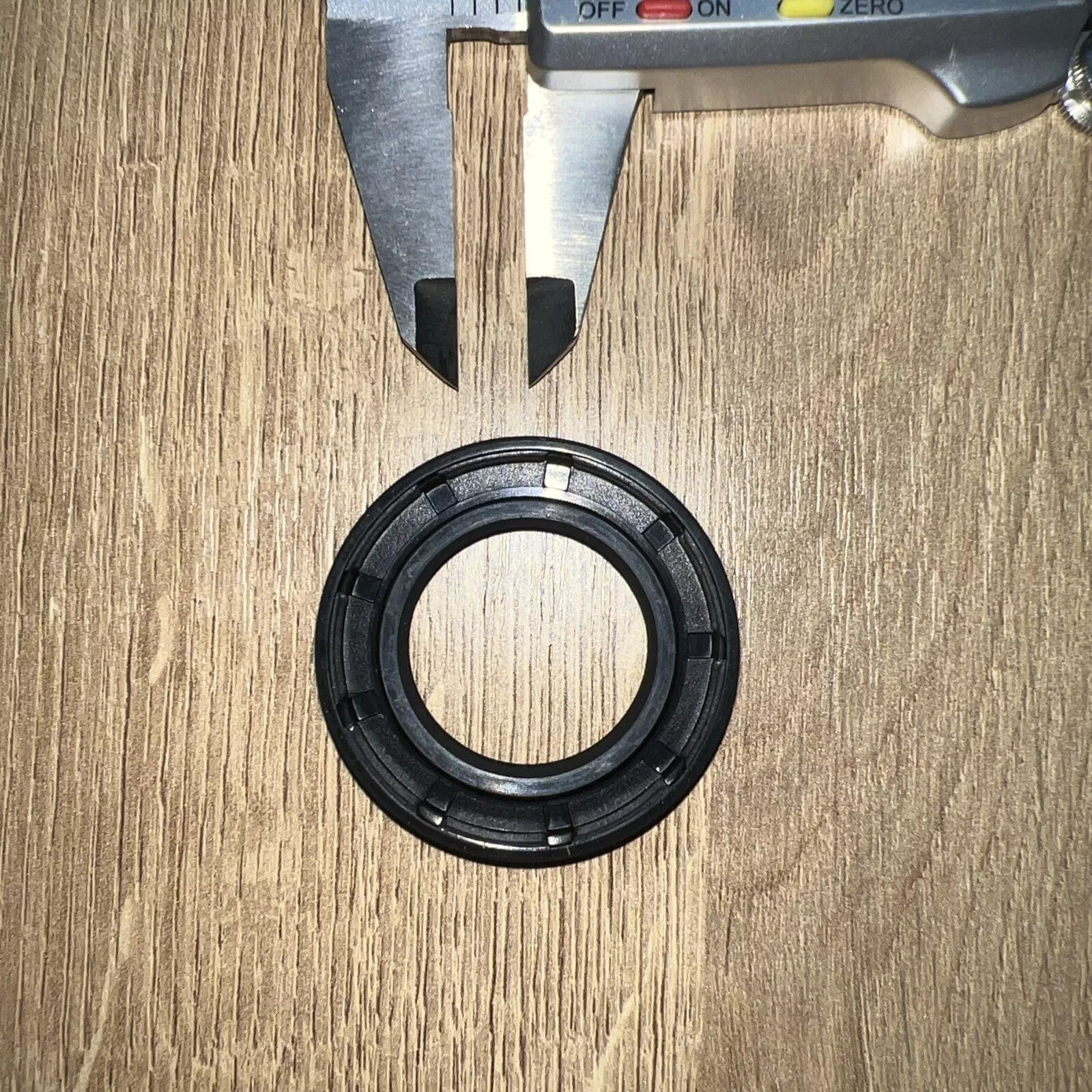 TC Oil Seal 28x47x8mm Double Lip with Spring | NBR Rotary Shaft Seal