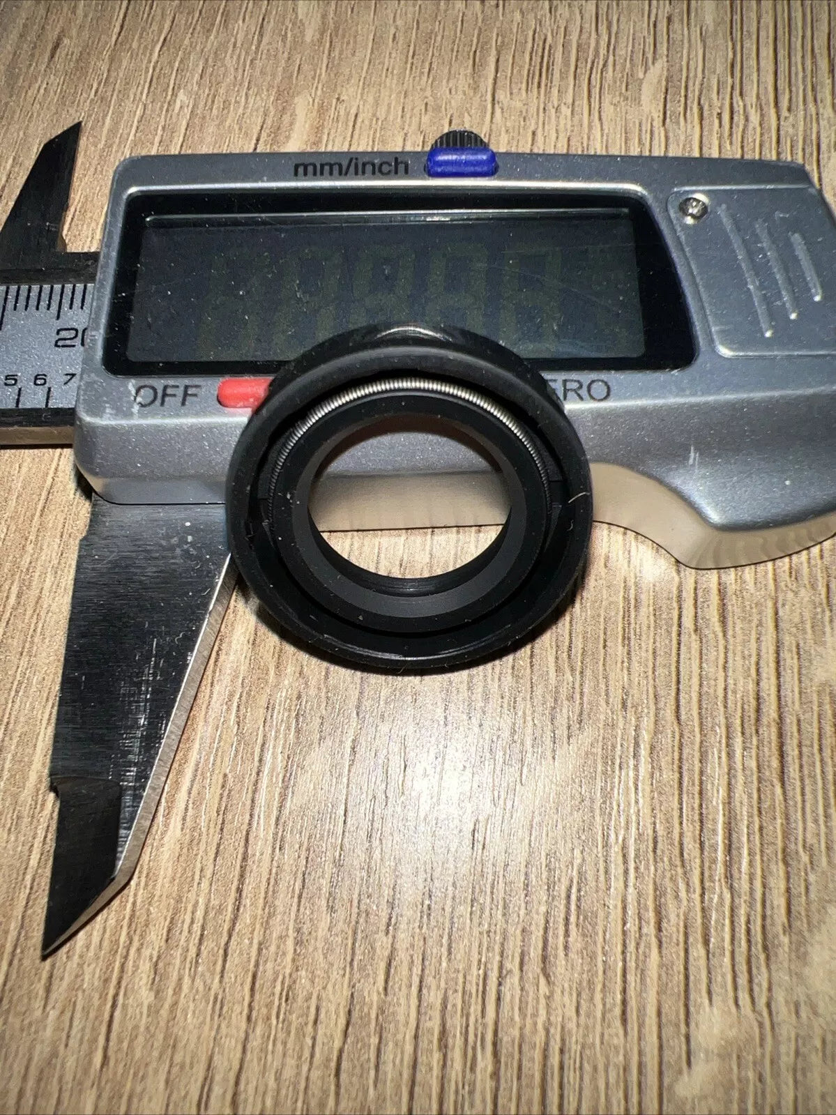 TC Oil Seal 15.8x25.4x6.3mm Double Lip with Spring | NBR Rotary Shaft /Dust Seal